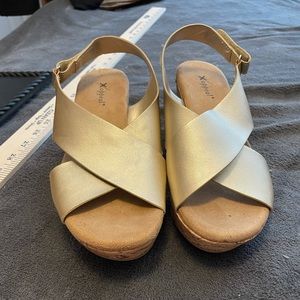 Sling-back wedge sandals